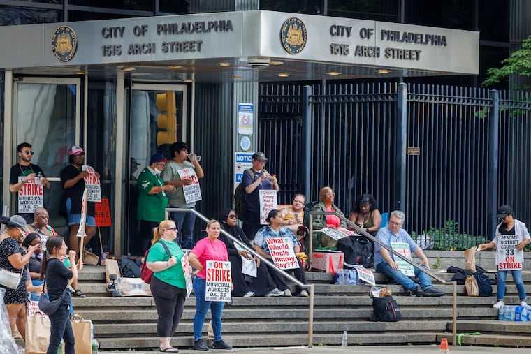 Strikers outside municipal offices at 1515 Arch Street on the first day of strike by the Philadelphia municipal workers, AFSCME District Council 33 on Tuesday.
